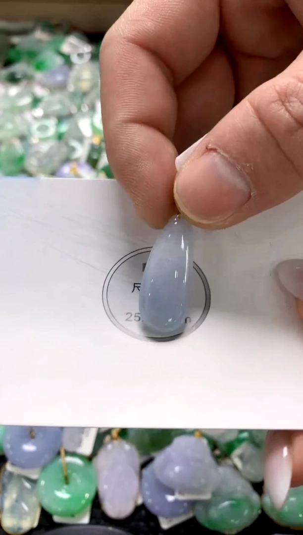 颈饰18K金镶嵌翡翠1111111111111111