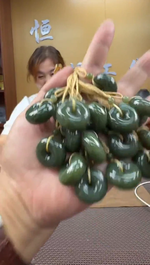 颈饰未镶嵌和田玉挂件