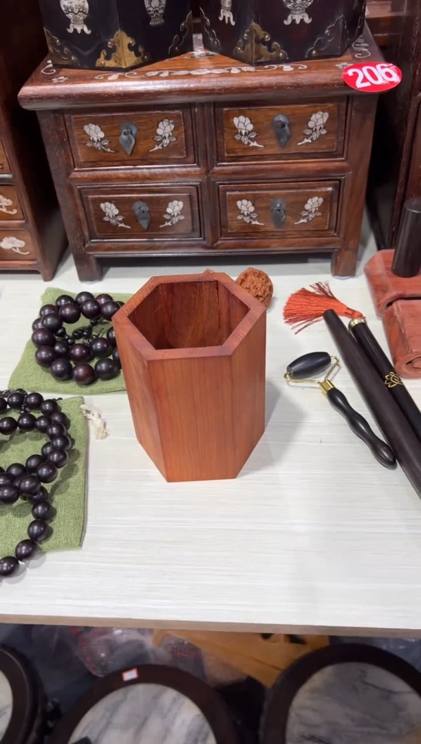 木木 邵氏紫檀六角笔筒