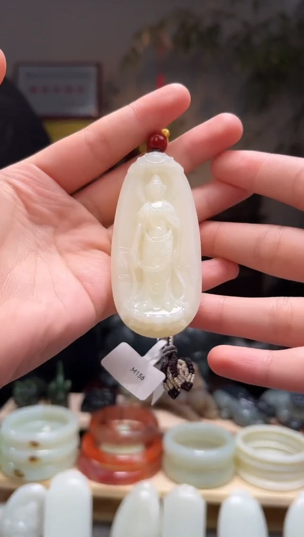 颈饰未镶嵌和田玉清**J吊坠