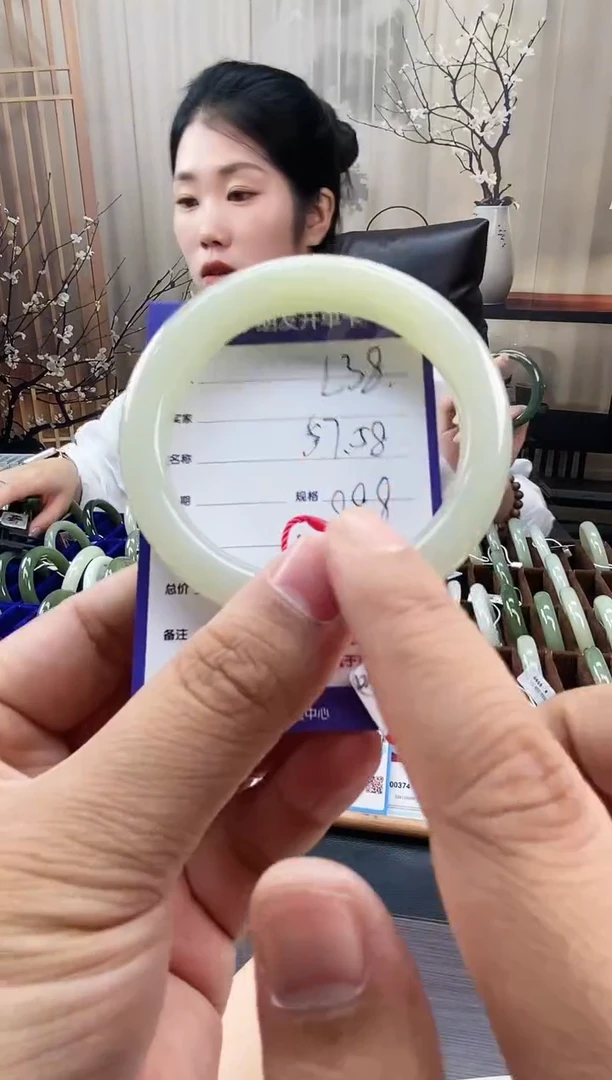 未镶嵌手镯和田玉L38微色差