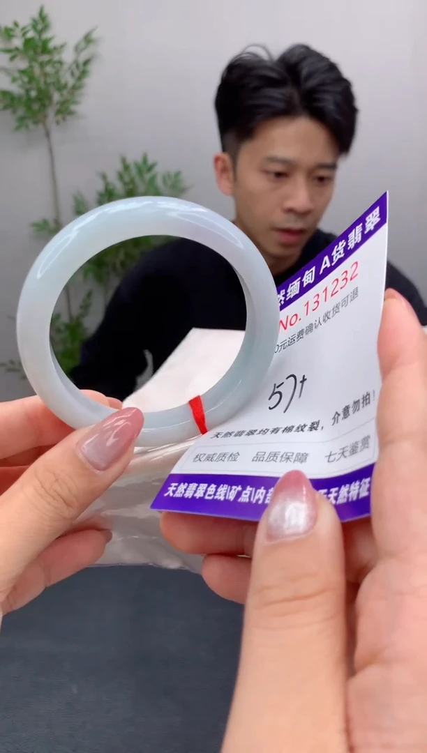 未镶嵌手镯翡翠有纹，完美者勿拍