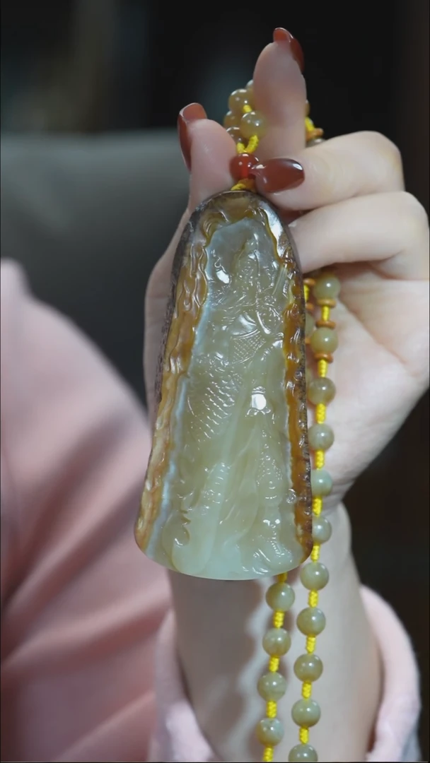 颈饰未镶嵌岫岩河磨玉（透闪石质玉）关公