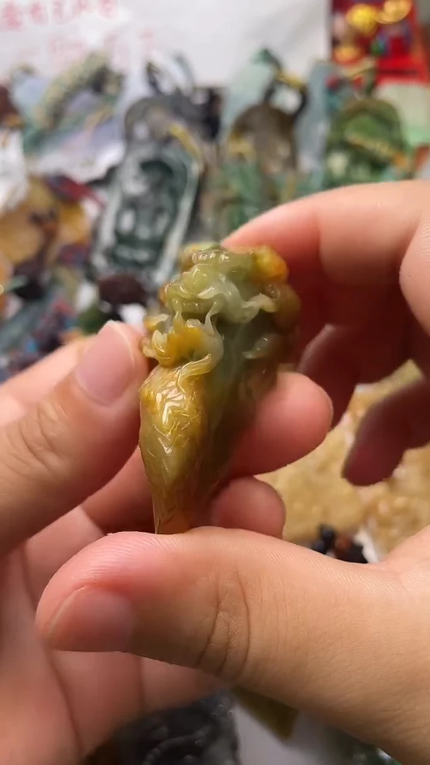 颈饰未镶嵌翡翠龙