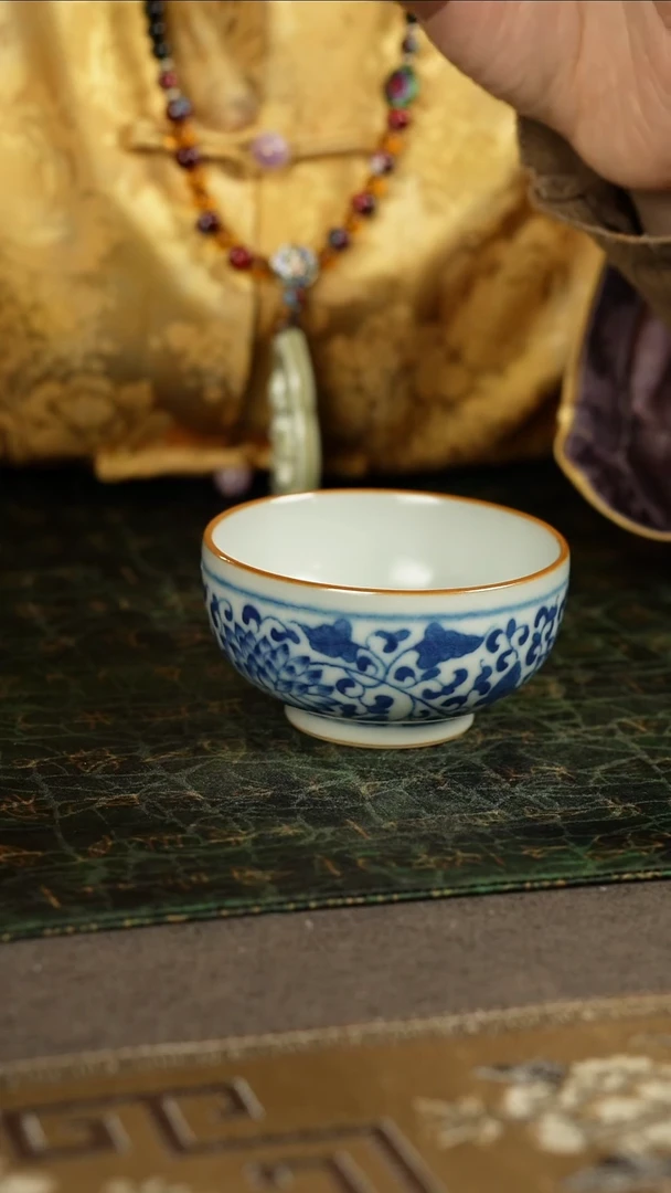 瓷片善窑厂汝窑月白缠枝莲罗汉杯