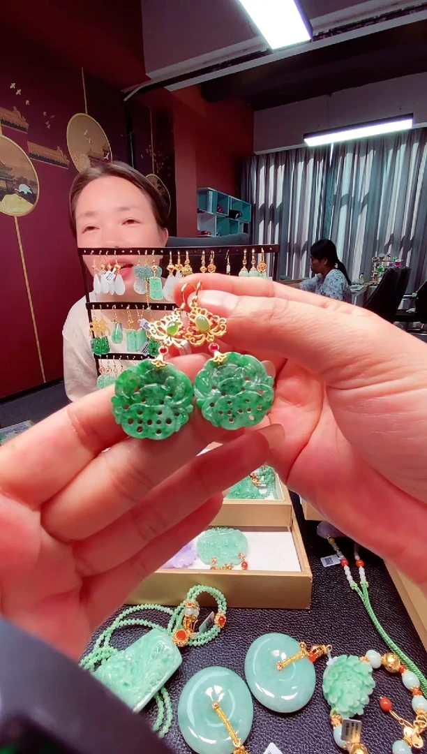 翡翠未镶嵌颈饰翡翠耳饰
