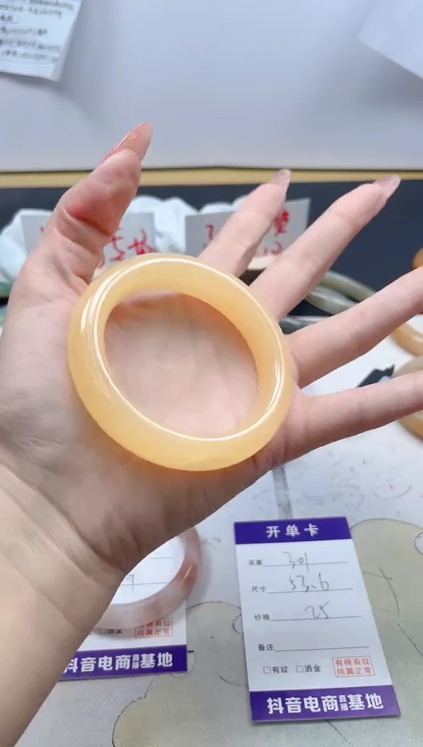 【闪购商品】石英质玉手镯未镶嵌301/53.6