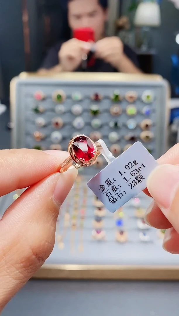 18K金镶嵌戒指碧玺1.63.
