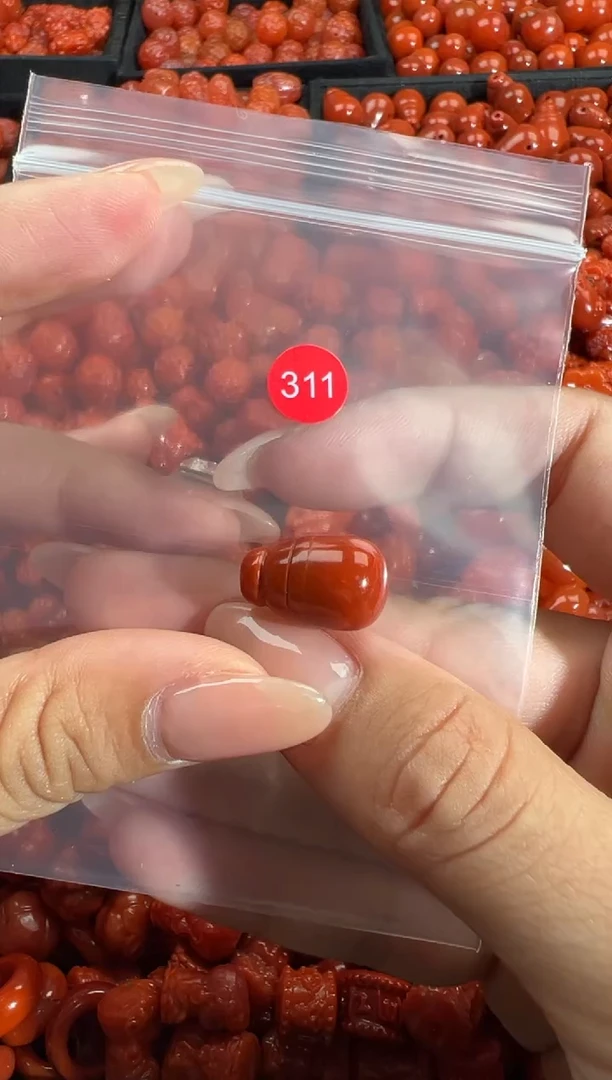 颈饰未镶嵌南红玛瑙1