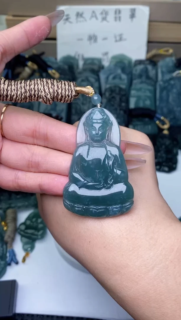 颈饰未镶嵌翡翠