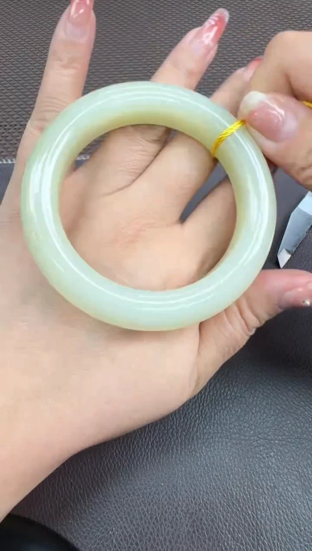 【闪购商品】和田玉手镯未镶嵌58