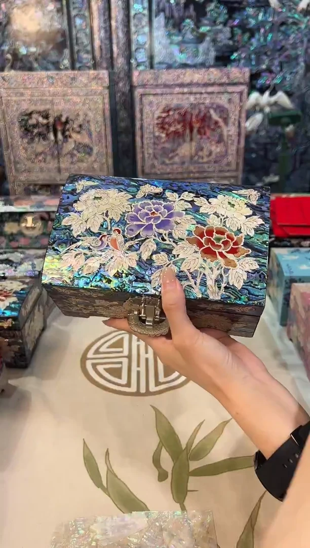 鱼锁七彩贝底·弘贝雅螺钿漆器文化馆