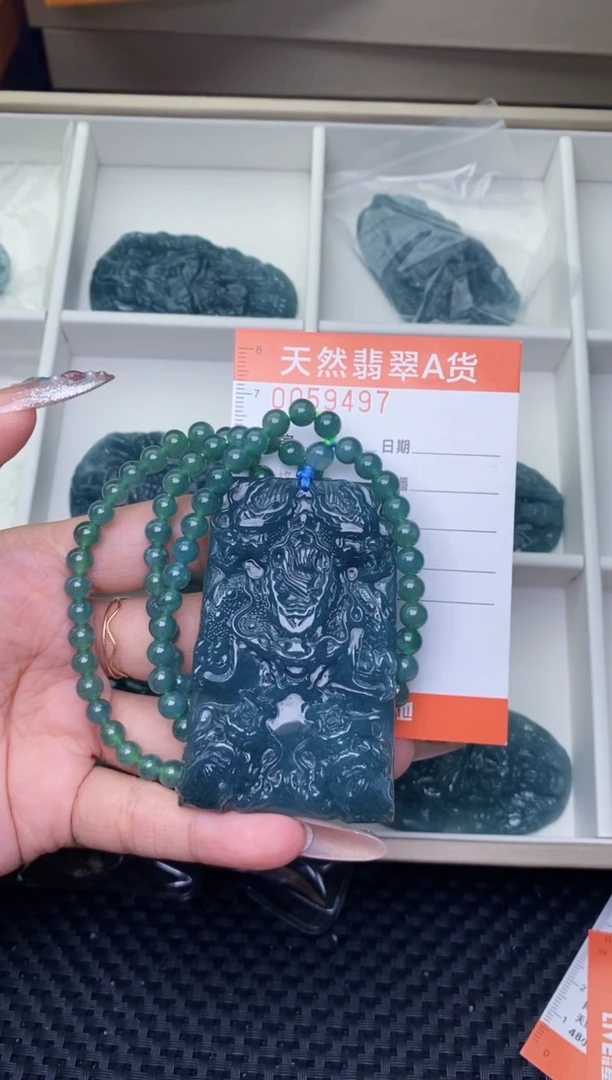 翡翠未镶嵌颈饰