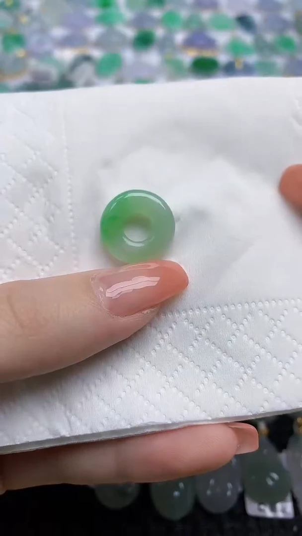 【闪购商品】翡翠颈饰未镶嵌天然翡翠A货