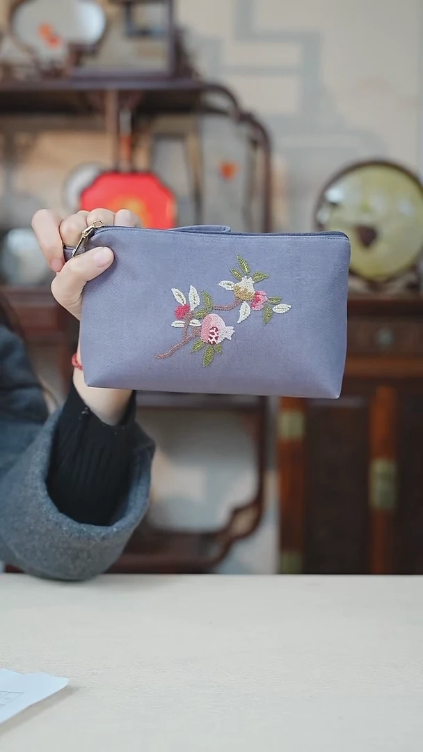 织绣手腕包 手工苏绣