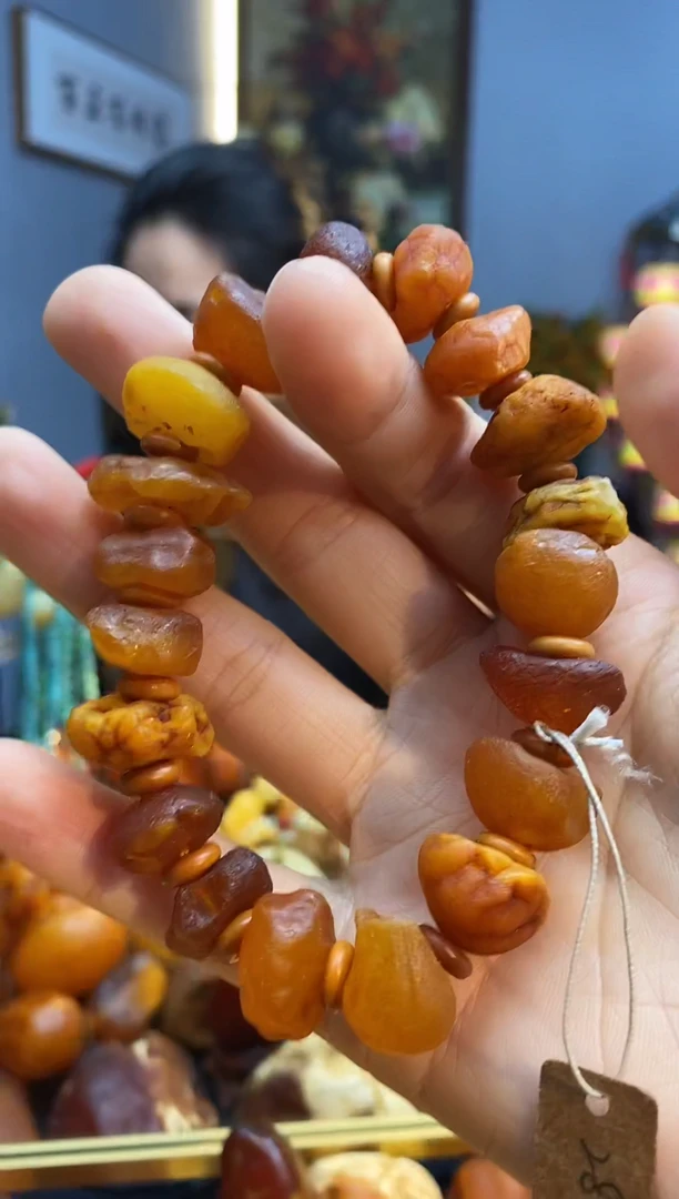 未镶嵌颈饰琥珀手串