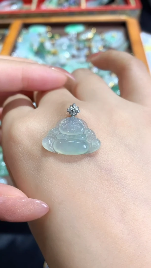 颈饰18K金镶嵌翡翠2025111701