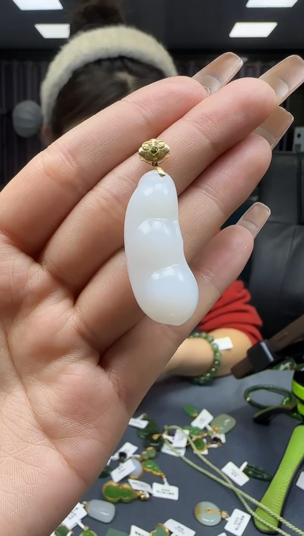 【闪购商品】和田玉挂件18K金镶嵌1