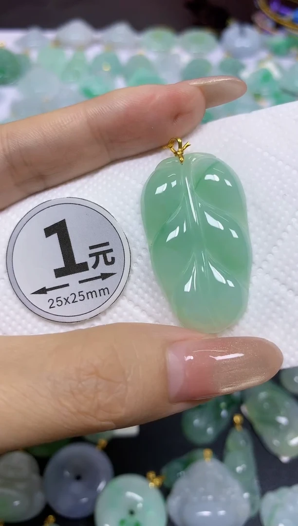 颈饰18K金镶嵌翡翠天然翡翠A货