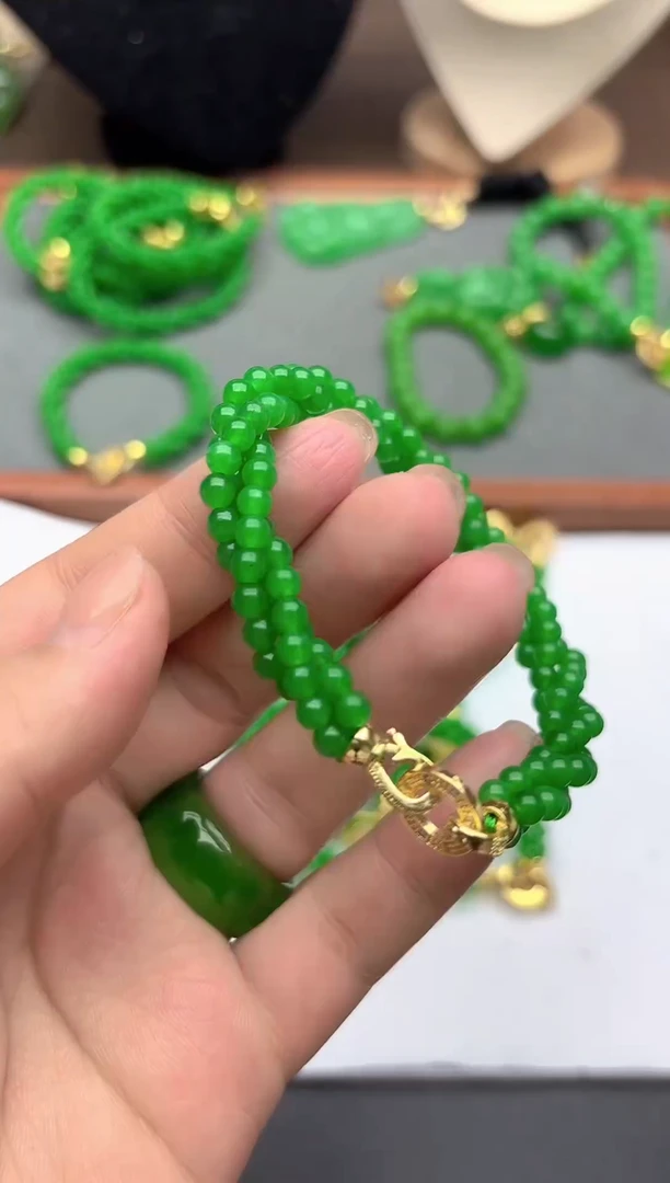 14K金镶嵌翡翠耳饰小米三圈扭扭手串