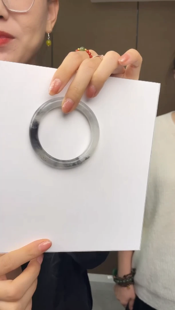 未镶嵌岫玉手镯1