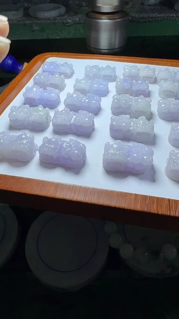 翡翠未镶嵌颈饰貔貅多样性发一件