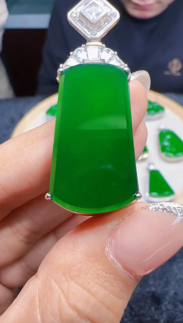 未镶嵌定制翡翠翡翠吊坠58