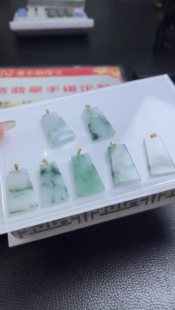 【闪购商品】翡翠颈饰18K金镶嵌A311多样性发一件/配绳子