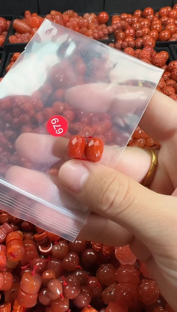 颈饰未镶嵌南红玛瑙1