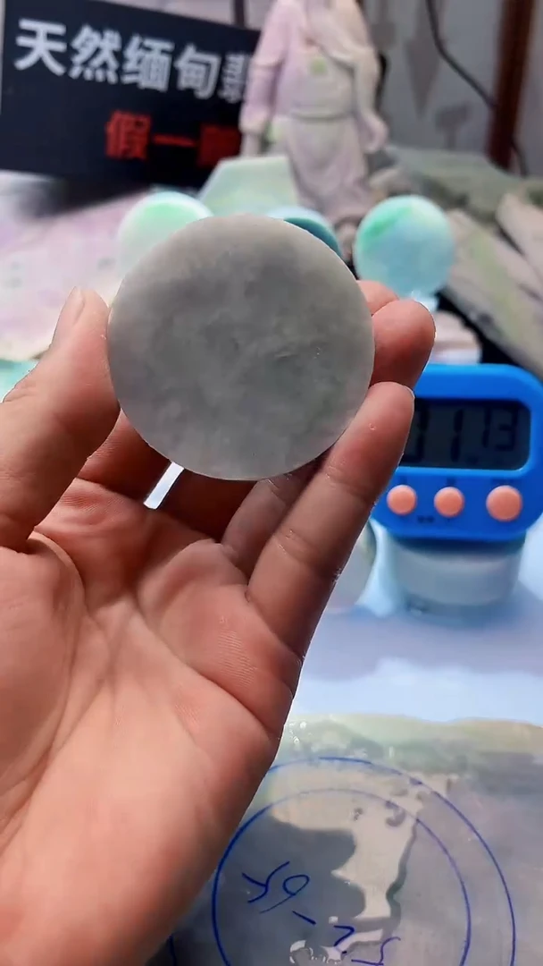 翡翠挂件未镶嵌翡翠