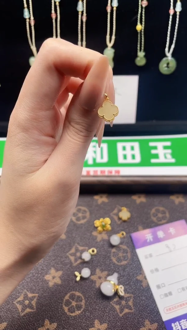 吊坠(不含链)银S925镶嵌和田玉80-