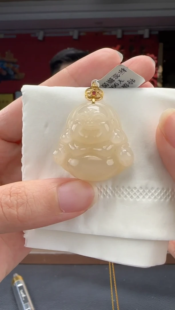 颈饰18K金镶嵌和田玉藕粉佛公