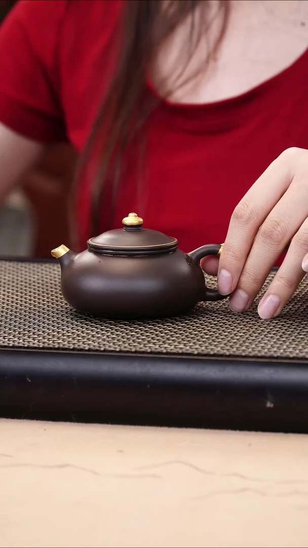 茶壶紫砂四号井茄皮紫泥描金寒江130cc