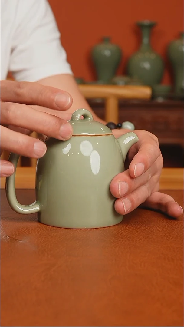 越窑秘色瓷秦权壶二级品