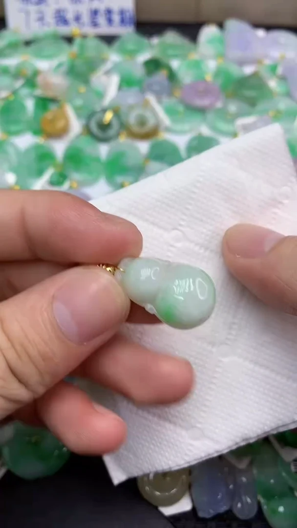 翡翠未镶嵌颈饰天然缅甸A货翡翠