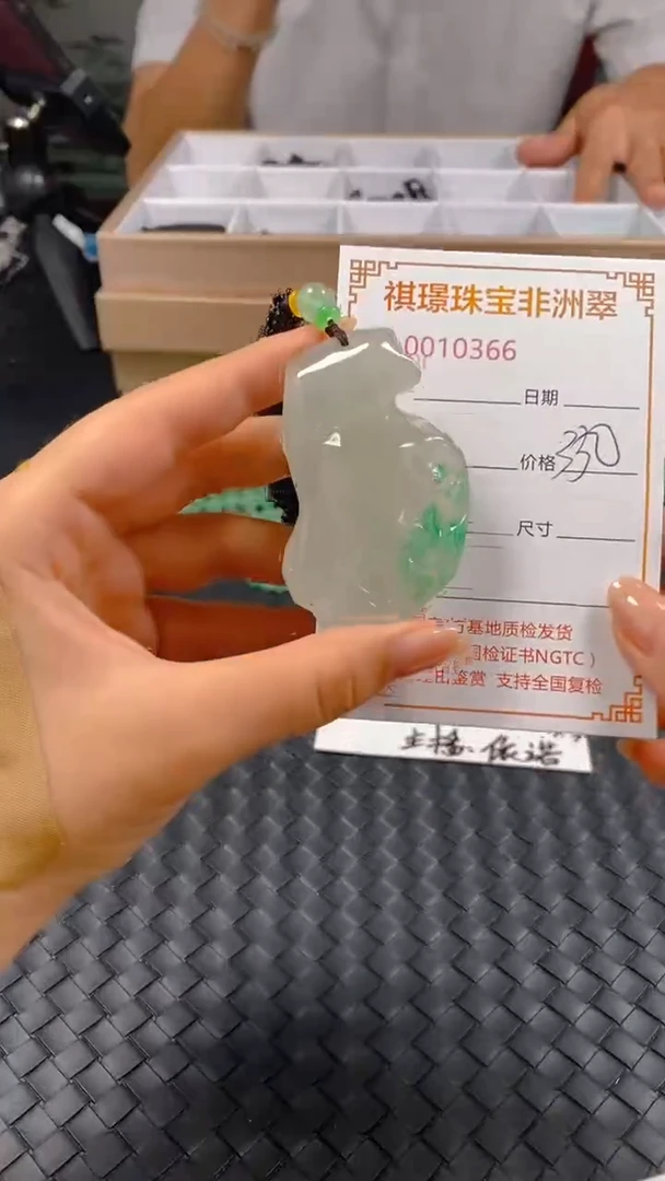 石英质玉未镶嵌颈饰10366