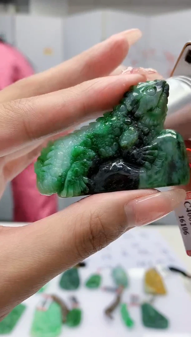 【闪购商品】定制翡翠未镶嵌4852MM-毛货挂件74