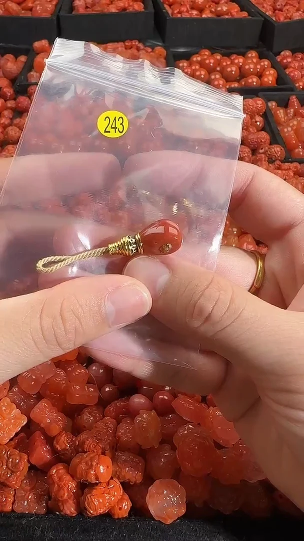 颈饰未镶嵌南红玛瑙1