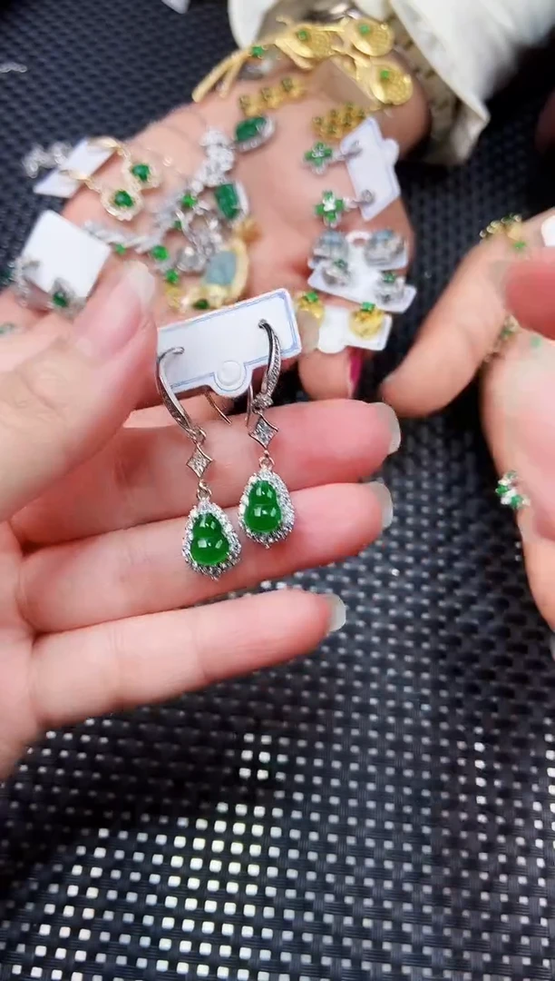 【闪购商品】翡翠耳饰未镶嵌11111111