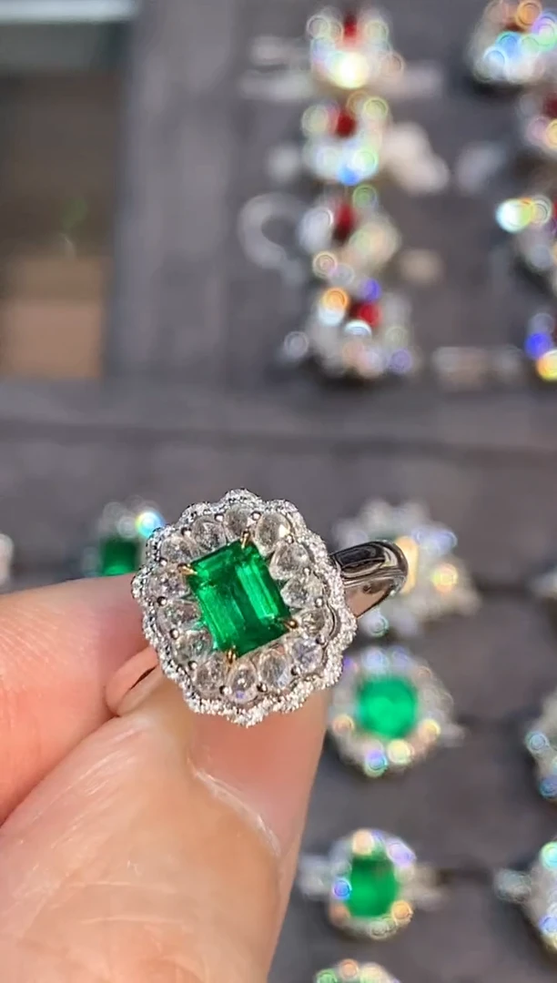 戒指18K金镶嵌祖母绿【闪购】0.78ct/赞比亚/极微油