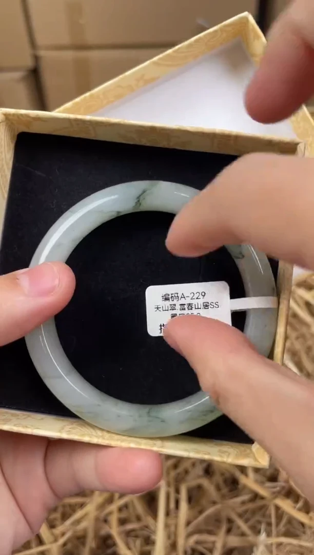 未镶嵌手镯石英质玉a229