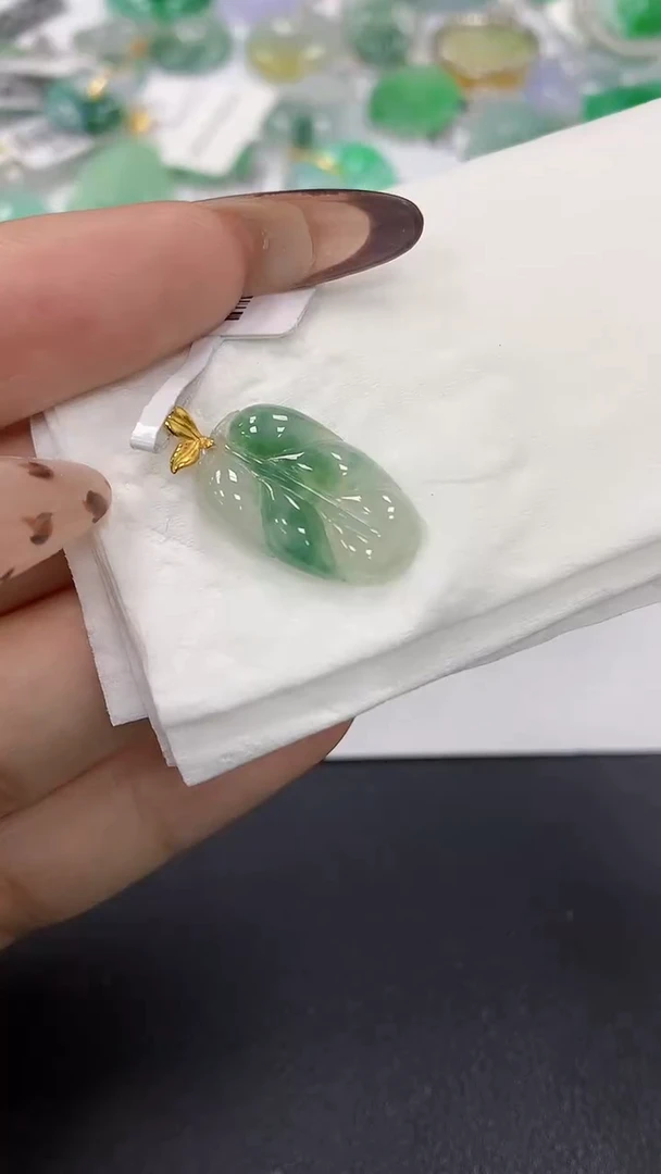 颈饰18K金镶嵌翡翠a货假一赔三支持复检百元上9元证书费自理