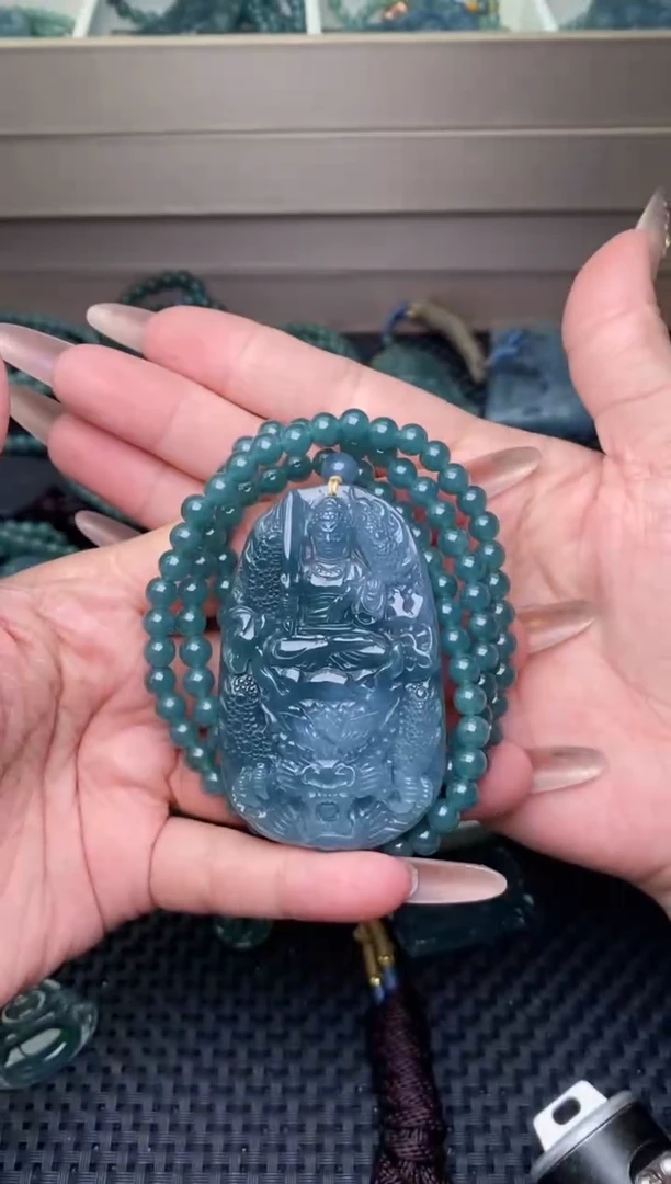 翡翠未镶嵌颈饰