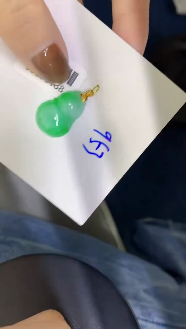 颈饰18K金镶嵌翡翠缅甸天然翡翠A货