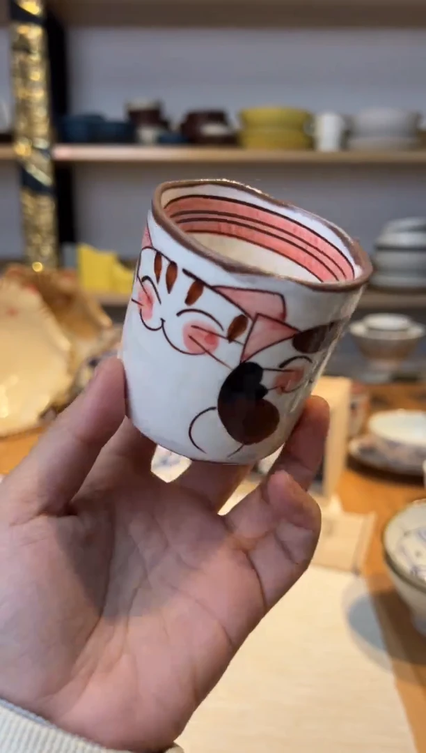 【闪购商品】盘仲良しネコ　角高台コップ（赤）