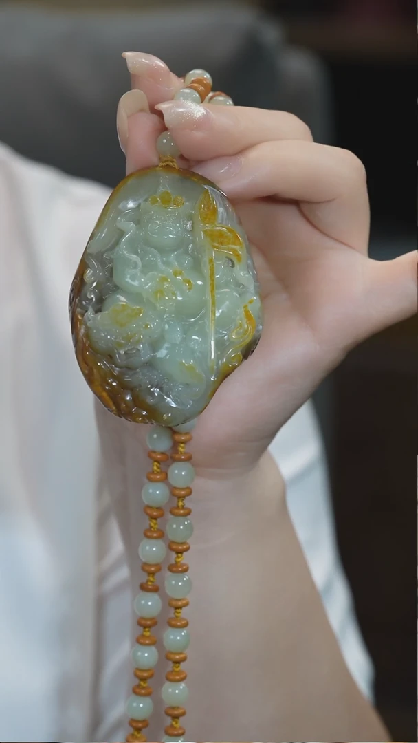 和田玉未镶嵌颈饰财宝天王