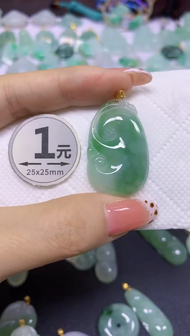 颈饰18K金镶嵌翡翠 天然翡翠A货