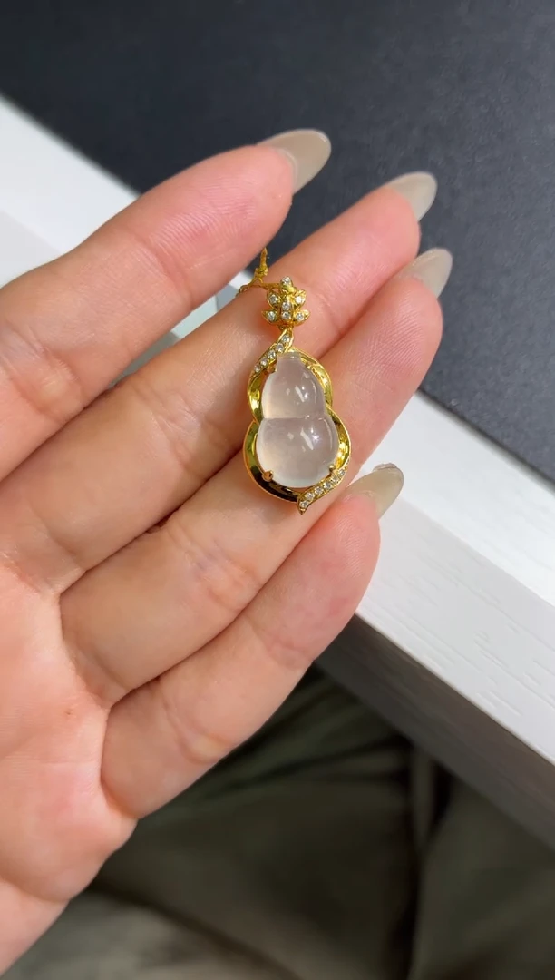 翡翠18K金镶嵌颈饰天然翡翠A货