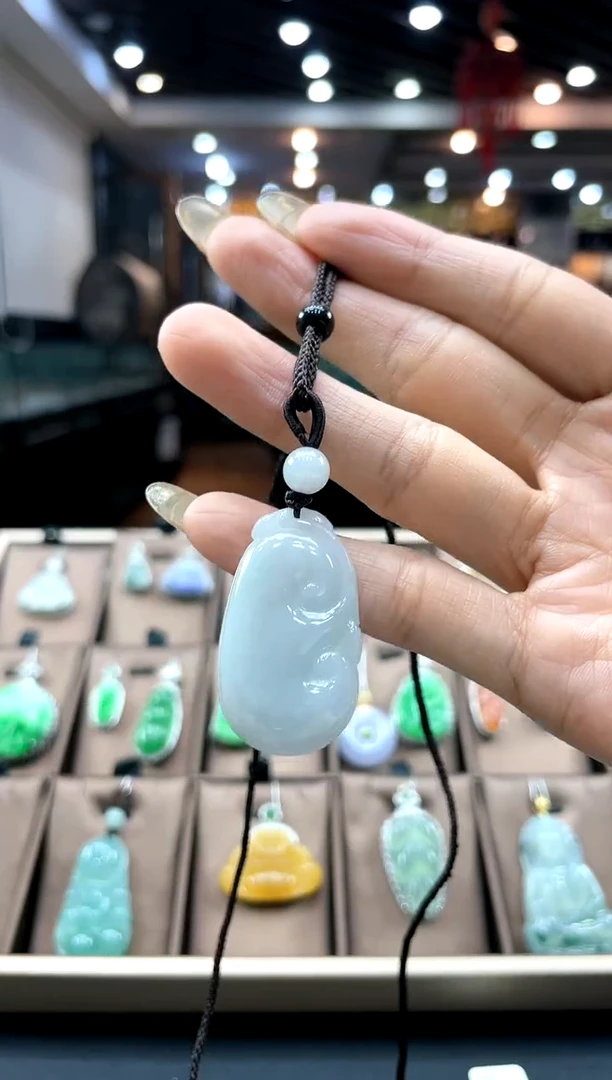 【闪购商品】翡翠颈饰未镶嵌如意