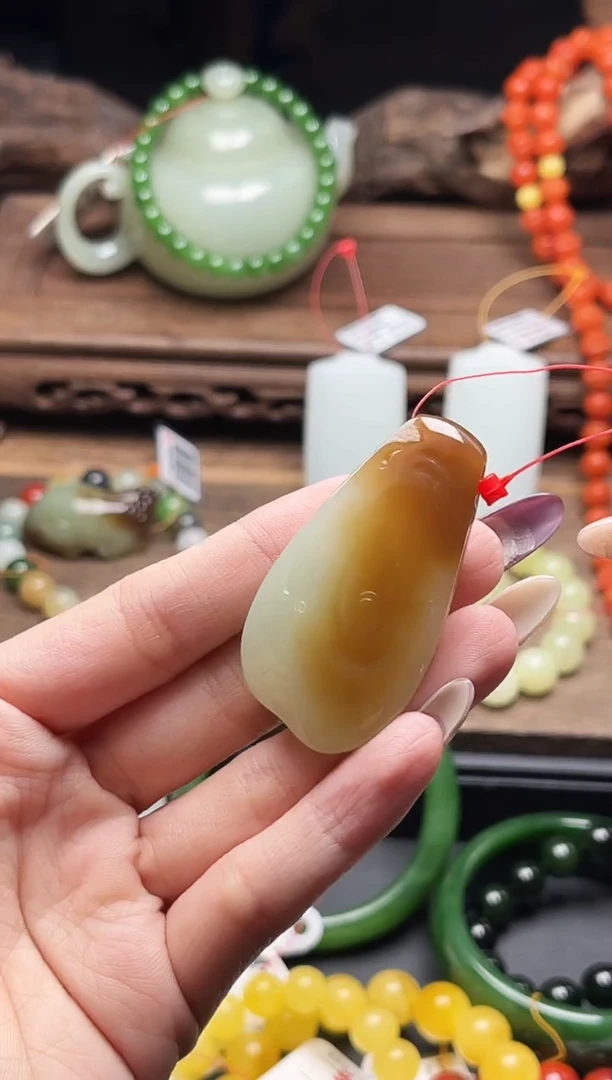 吊坠(不含链)未镶嵌和田玉若羌糖黄 随形9015963